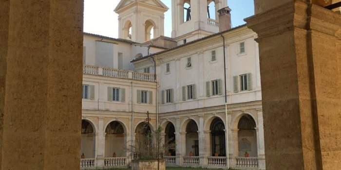 MERCATINO DI NATALE : VISITA al convento di Trinità dei Monti 