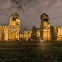 Voir Caracalla en soirée après le coucher du soleil