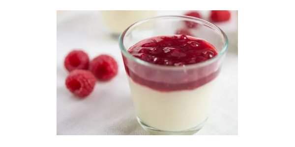 Panna cotta au coulis de framboises