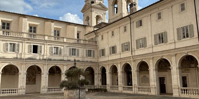 MERCATINO DI NATALE : VISITA al convento di Trinità dei Monti 